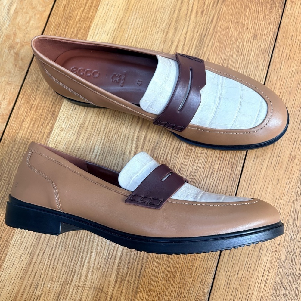 Ecco Women’s Dress Classic 15 Loafer - Picture 3 of 7
